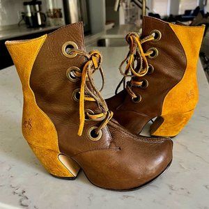 womens boots John Fluevog RARE vintage 'Map' 2-tone buff suede leather, size 6.5